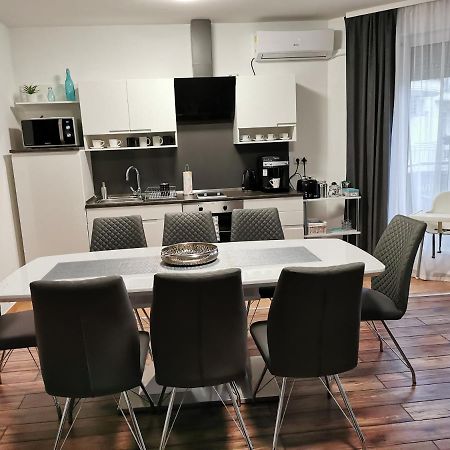 Freedom Apartman Hajdúszoboszló Exteriör bild