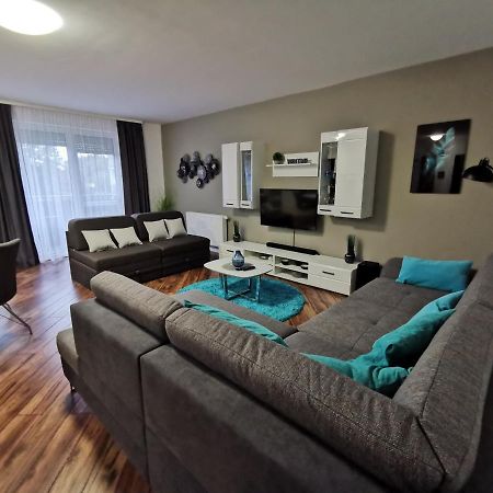Freedom Apartman Hajdúszoboszló Exteriör bild