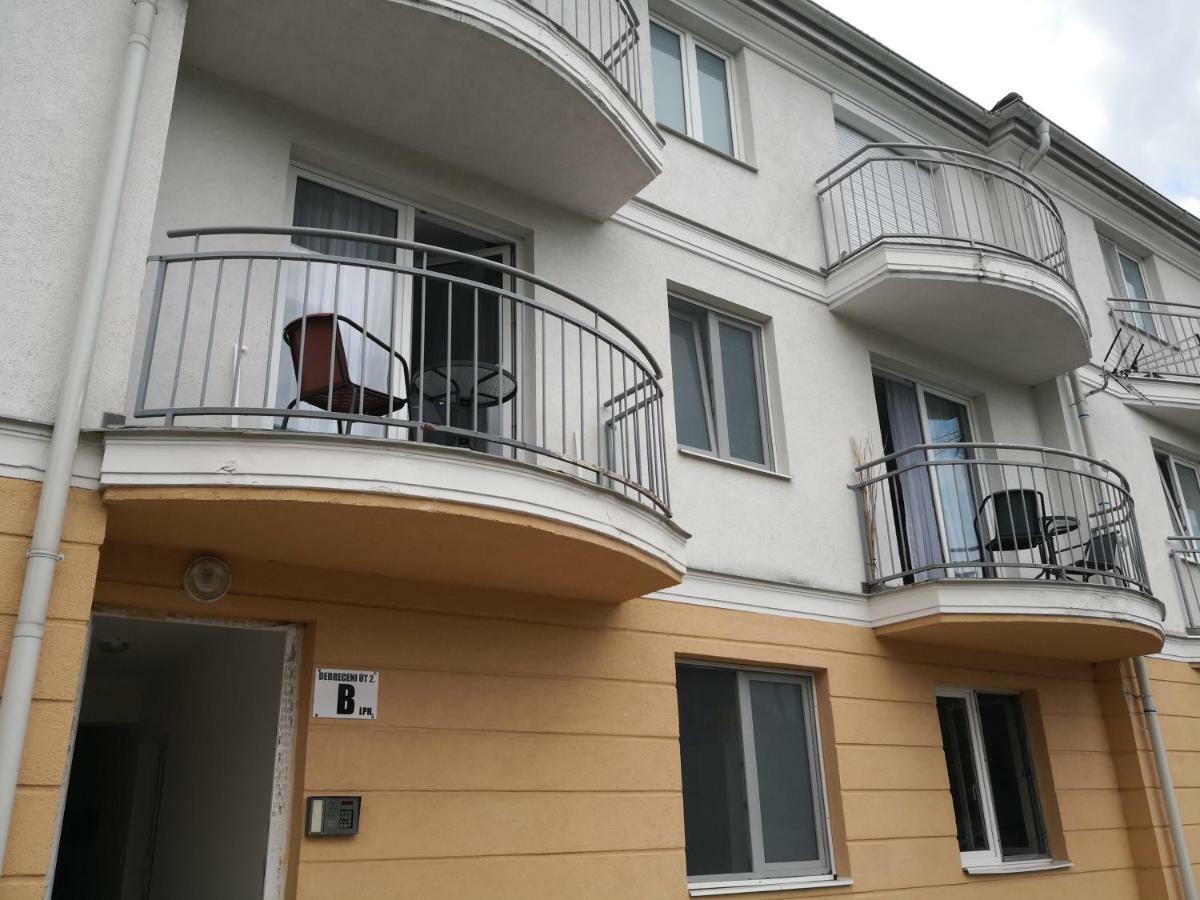 Freedom Apartman Hajdúszoboszló Exteriör bild